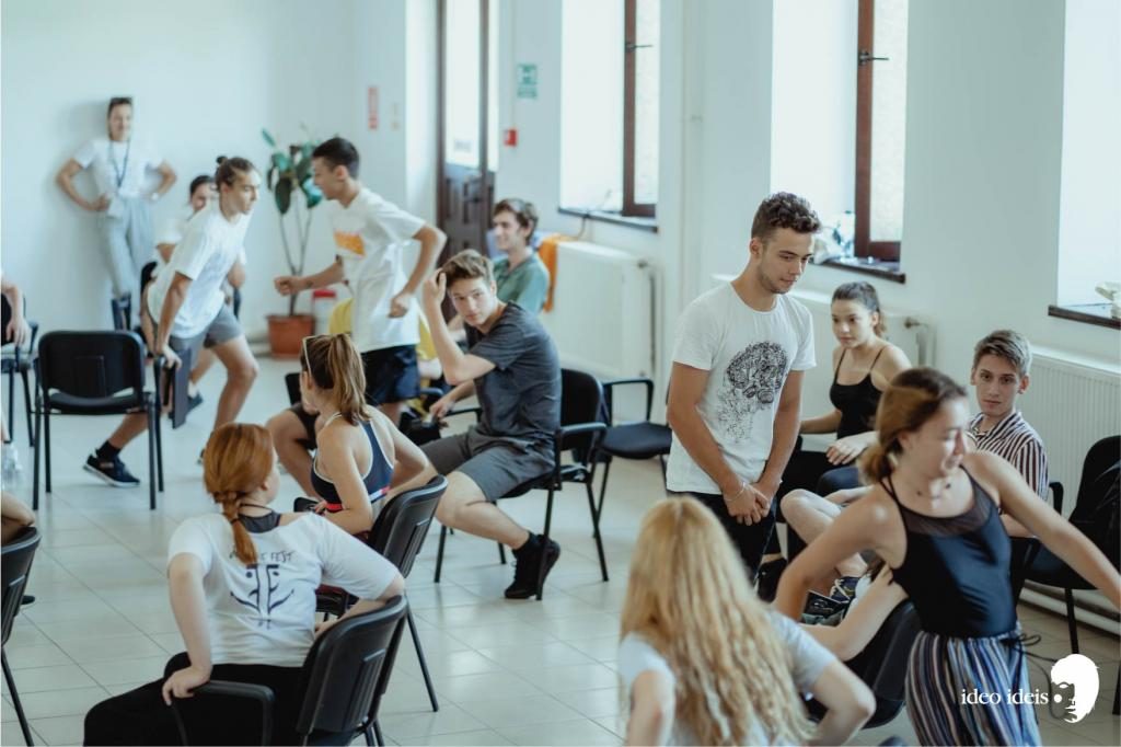 Trupele de teatru tânăr aduc în 2020 festivalul în Alexandria, București, Botoșani, Baia Mare, Buzău, Timișoara, Câmpina, Roman și Sibiu